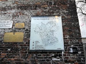 סיור יהודי בוורשה-שרידי חומת גטו